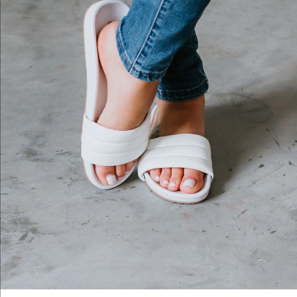 Worn once ! Lauriebelles Dottie Slip On Sandal